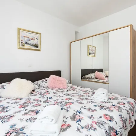 Ani Apartment